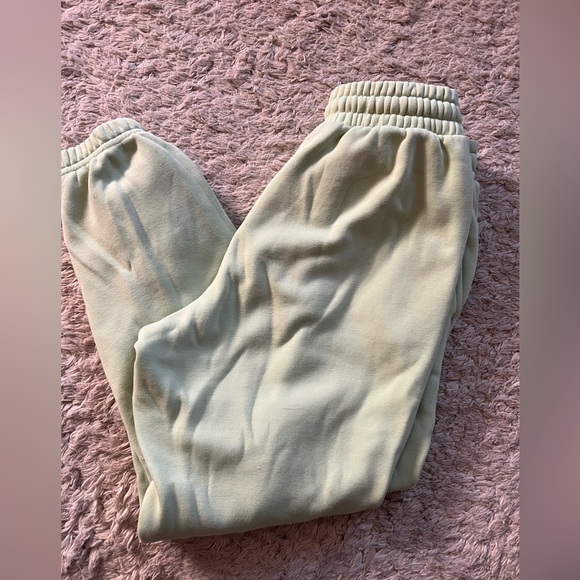 Cute fabletics sweats - Picture 1 of 2